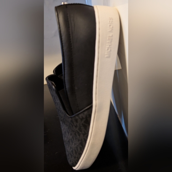 Michael Kors Keaton Logo Slip-On Sneakers Size 11M Used Exc MSRP $99 - Picture 8 of 9